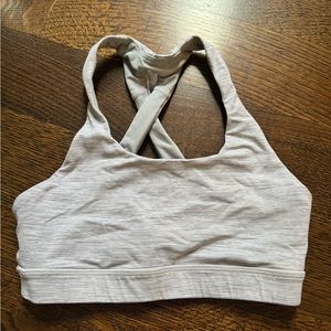 Lululemon sports bra size 4, only worn a few times and in perfect condition